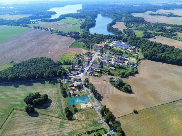 Działka przy drodze asfaltowej, bliskość Jezior