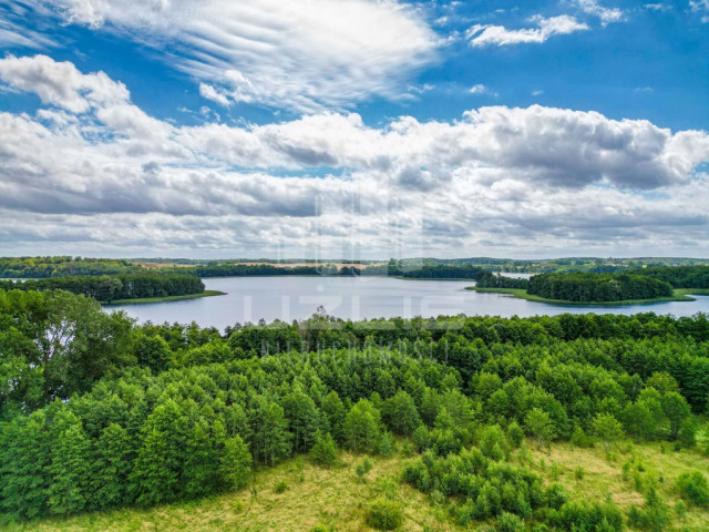 Działka inwestycyjna z widokiem na jezioro